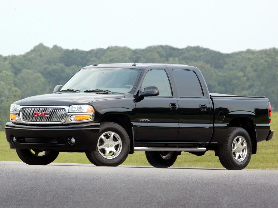  GMC Sierra Denali Crew Cab 2004 года  (фото 1 из 11)